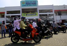Wali Kota Risma blusukan ke Pasar Pahing, Rungkut.