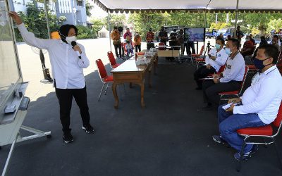 Risma Instruksikan Camat dan Lurah Perketat Pengawasan Izin Tempat Usaha