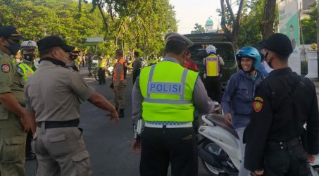 Razia yang digelar oleh aparat dijalanan Surabaya