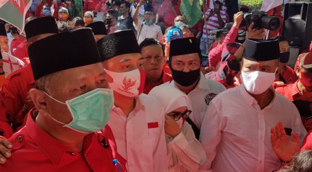 Daftar Ke KPU Surabaya, Eri Armuji Didampingi Whisnu Sakti