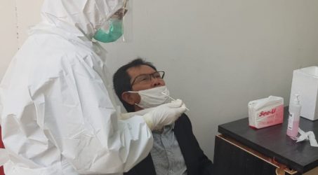 Gelar Test Swab, Pimpinan dan Anggota DPRD Surabaya Dinyatakan Negatif