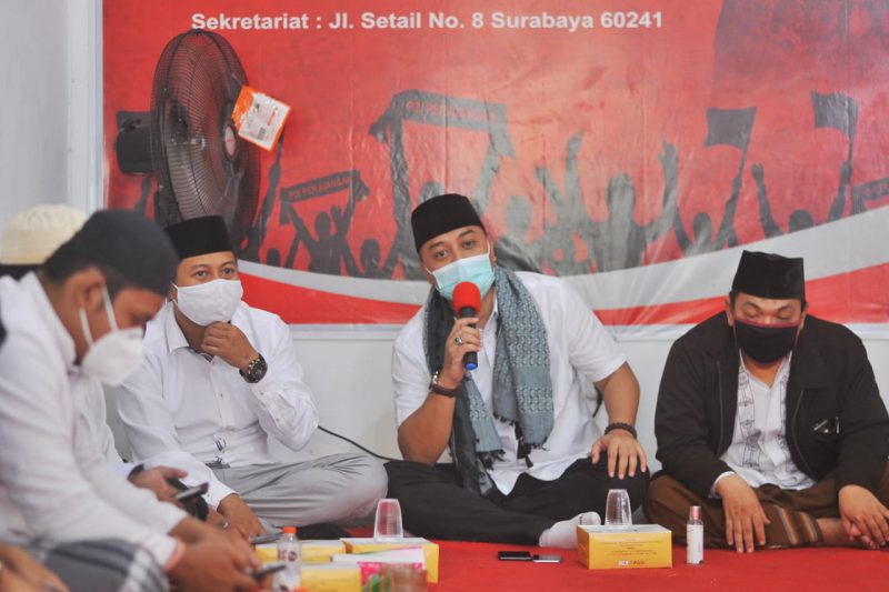 Eri Cahyadi saat mengahdiri acara khotmil alquran di Kantor DPC PDI Perjuangan Kota Surabaya