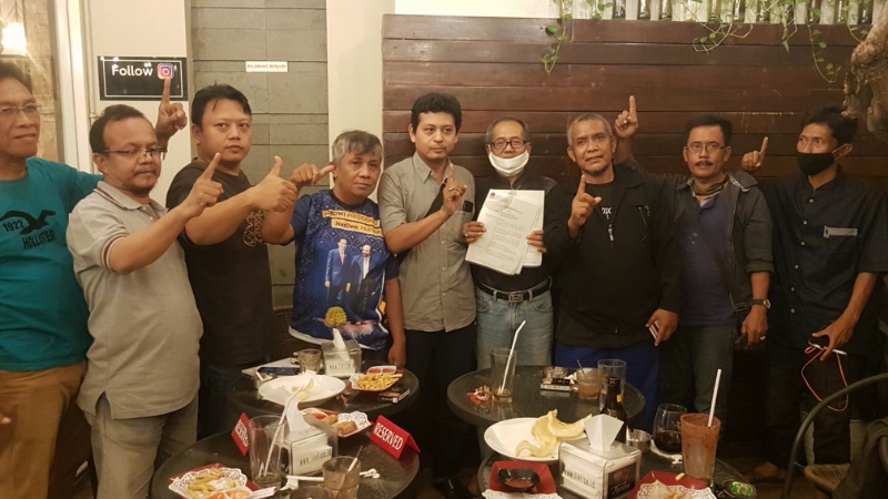 Perwakilan 14 DPC Nasdem saat menyatakan sikap mendukung paslon nomor 1 di pilwali Surabaya 2020