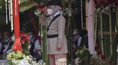Peringati Hari Pahlawan, Wali Kota Risma Tekankan Makna Pahlawan Kemanusiaan di Tengah Pandemi Covid-19