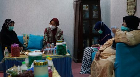 Pengasuh Ponpes Salafiyah Syafi’iyah Ajak Alumninya Menangkan Eri-Armudji