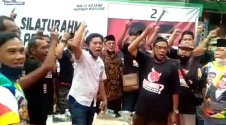 Beredar Video 19 Detik Pendukung Machfud Arifin Nyanyikan “Hancurkan Risma Sekarang Juga” 