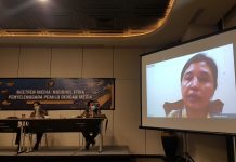 Ketua DKPP RI Ida Budhiati saat memberikan pemaparan melaui video daring dalam diskusi dengan awak media di Surabaya Selasa 17/11