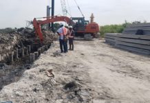 Foto dokumen pembangunan tanggul sungai kali lamong