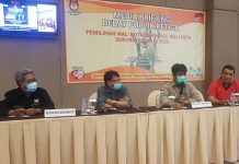 KPU Surabaya saat menggelar mwdia Briefing sebelum pelaksanaan debat ketiga nanti malam