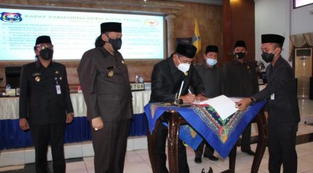 Lima Raperda Ditetapkan, Wali Kota Beri Penghargaan kepada Bapemperda dan Pansus DPRD