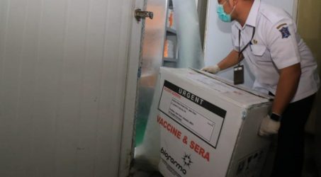 33.420 Vaksin Covid-19 Disimpan di Gudang Farmasi Surabaya Sebelum Didistribusikan