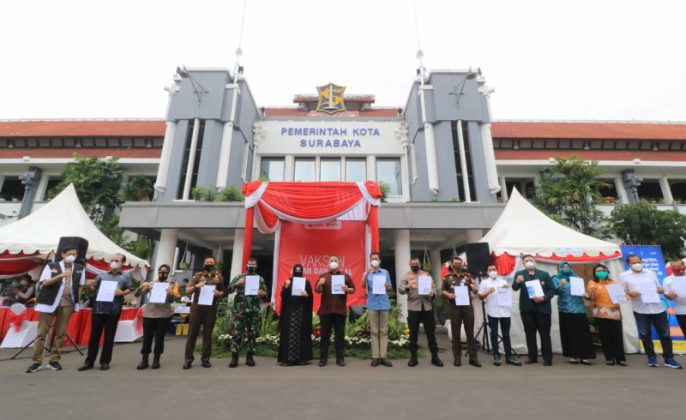 Vaksinasi di Surabaya Dimulai, Plt Wali Kota dan Forpimda Disuntik Vaksin Pertama Kali