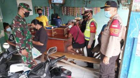 Koramil dan Polsek Krembangan Bersinergi Tertibkan Warga tak Patuh Prokes