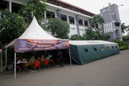 posko bantuan bencana yang tengah di buka oleh Pemkot Surabaya