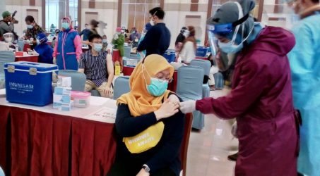 Rampungkan Target Vaksinasi Nakes, Kota Surabaya Gelar Vaksin Nakes Massal