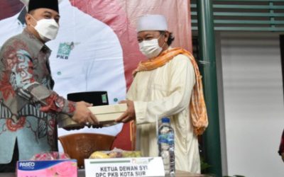 Di Muscab PKB Dikasih Kopiah Hitam. Eri Cahyadi Ajak PKB Bersinergi Bangun Surabaya