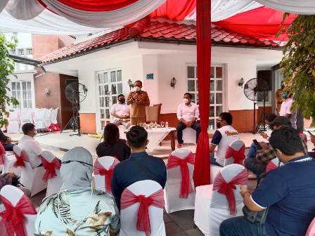 Wakil Wali Kota Surabaya Armudji saat mennyerap aspirasi warga dari rumah dinas