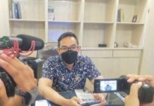 Kepala Bagian Humas Pemkot Surabaya Febriadhitya Prajatara -