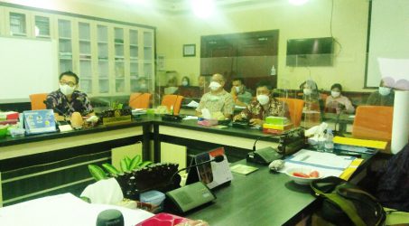 Kepala Dinas Perhubungan Kota Surabaya Irvan Wahjudrajat saat mengikuti rapat Pansus LKPJ Wali Kota tahun anggaran 2020 di Komisi B DPRD Kota Surabaya