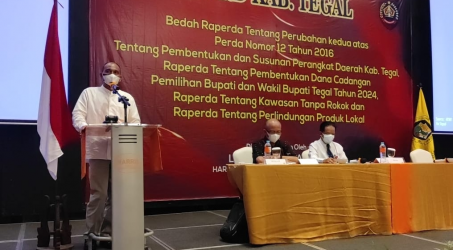 Wakil Ketua DPRD Kabupaten Tegal Rustoyo, Membuka Acara Bedah Raperda