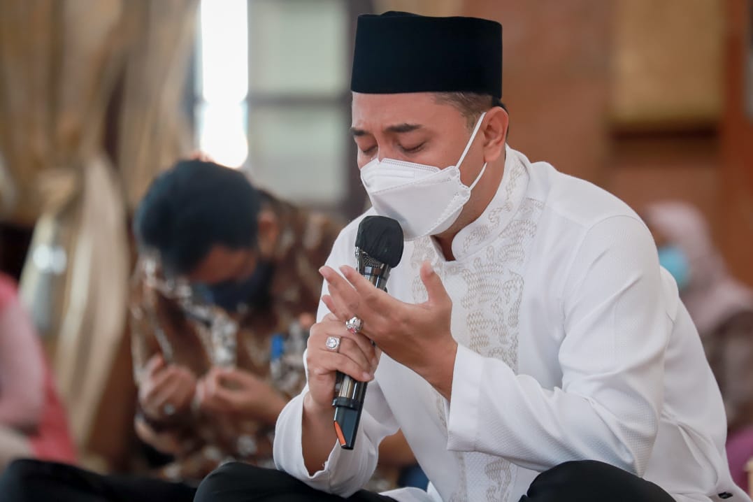 wali Kota Surabaya Eri Cahyadi saat Doa bersama di balai kota