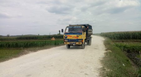 Masyarakat Desa Pakis Grobogan Terbantu Dengan Adanya Penambangan Galian C.