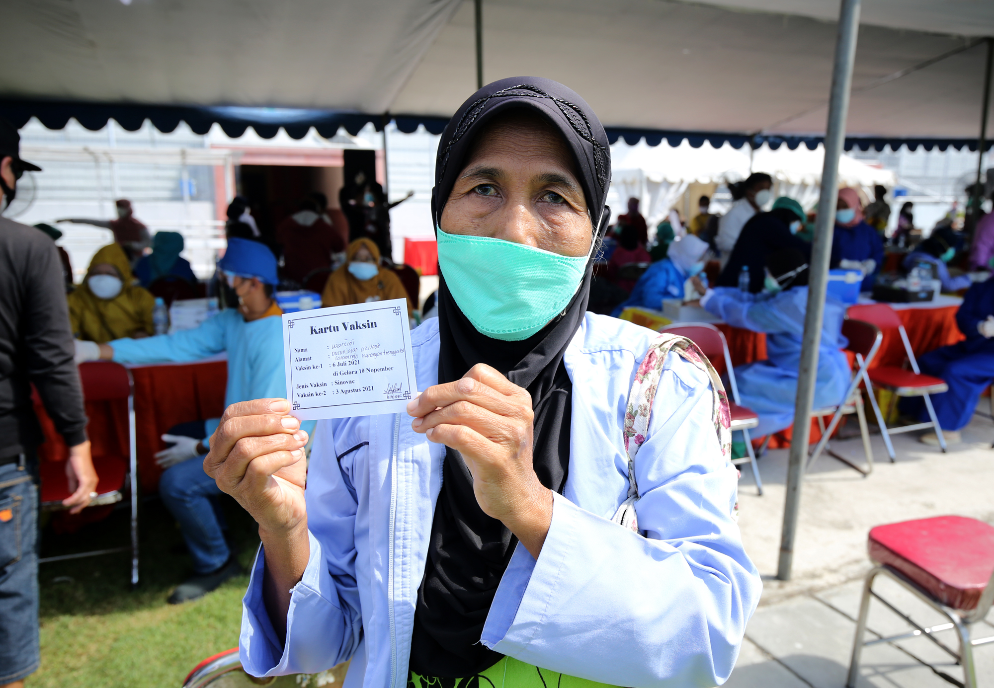 Salah satu warga Surabaya yang memanfaatkan program vaksinasi yang digelar di G10N