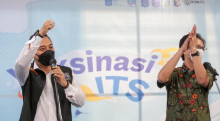 Tinjau Vaksinasi Dosis Kedua di ITS, Wali Kota Eri : Ini Kolaborasi yang Hebat