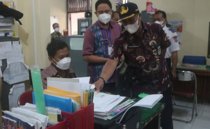 Sekda Johardi, Sidak Kartu Vaksin di OPD Pemkot Tegal