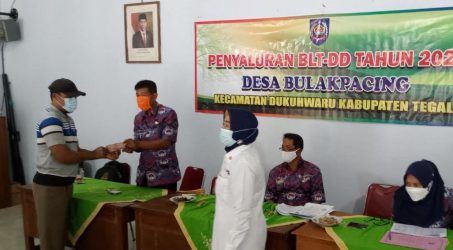 Pemdes Bulakpacing Salurkan BLT-DD Tahap II Tahun 2021 Pada 100 KK
