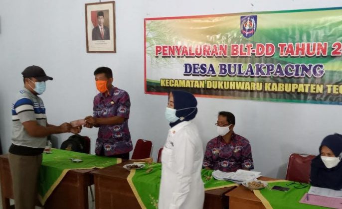 Pemdes Bulakpacing Salurkan BLT-DD Tahap II Tahun 2021 Pada 100 KK