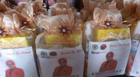 Jalankan Insruksi Ketum. Legislator PDIP Jatim Wara Sundari Bagikan Bantuan Ke Masyarakat Kediri