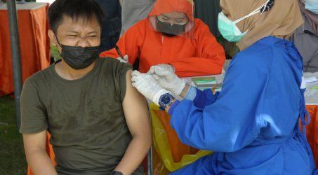 Vaksinasi massal yang dilakukan oleh Pemkot Surabaya di gelora Sepuluh November bulan lalu untuk mengejar target herd immunity pada bulan september