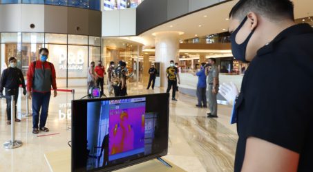 Surabaya Lakukan Pelonggaran Mall.  Wali Kota Eri Ingatkan Tetap Jaga Protokol Kesehatan