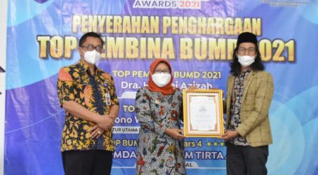 Bupati Tegal Raih Penghargaan Top Pembina BUMD 2021