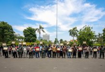 Relawan Surabaya memanggil yang membantu dalam penanganan Covid-19 di Surabaya