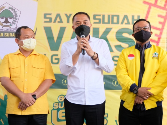 Wali Kota Surabaya Eri Cahyadi saat memberikan sambutan diacara vaksinasi yang digelar oleh partai Golkar