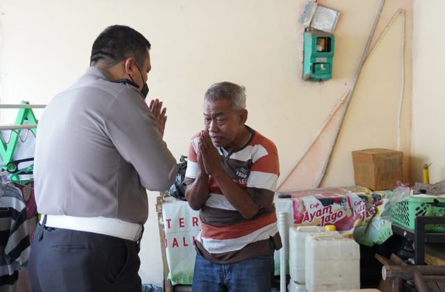 Jadi Manusia Silver dan Sempat Viral, Pensiunan Ini Akhirnya Dibantu Kapolda