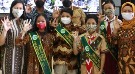 Finalis Pangeran dan Puteri Lingkungan Hidup 2021 Berikan Berbagai Produk Olahan Kepada Wali Kota Eri