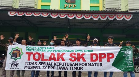 Forum Penyelamat Gelar Aksi Blokade dan Pasang Spanduk Tolak Kepengurusan DPW PPP Jatim 2021 – 2026