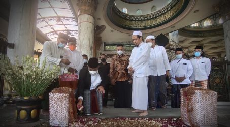 Ziarah Makam. PKS Tegaskan Terus Perjuangkan Gelar Pahlawan Syaikhona Cholil Bangkalan