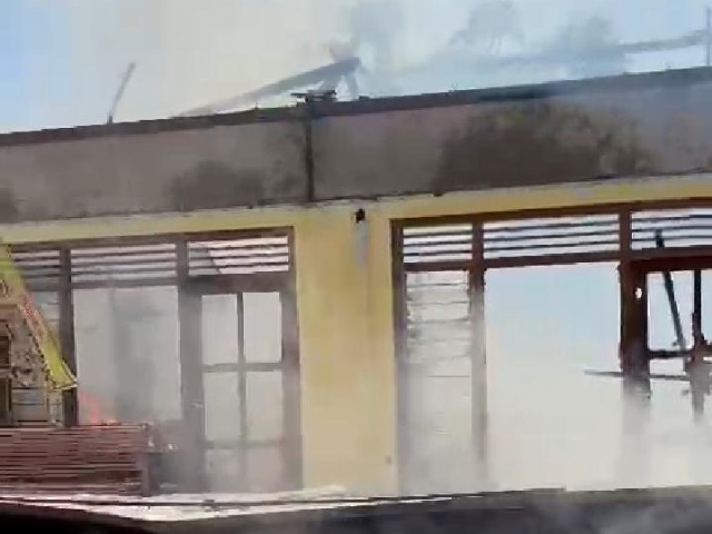 Gedung Polindes yang terbakar minggu pagi