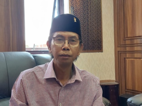Adi Sutarwijono Ketua DPRD Kota Surabay