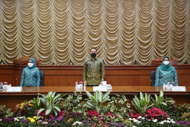 Ketua TPKK bersama wali kota Surabaya