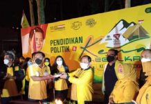 Ketua DPD Golkar Surabaya Arif fathoni saat membuka kemah kegolkaran