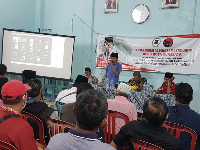 Baktiono, Ketua Komisi C DPRD Surabaya saat reses di Kalikepiting Surabaya