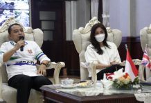Eri Cahyadi bersama perwakilan liverpol di Surabaya saat menggelar pertemuan melalui virtual dengan dubes inggris