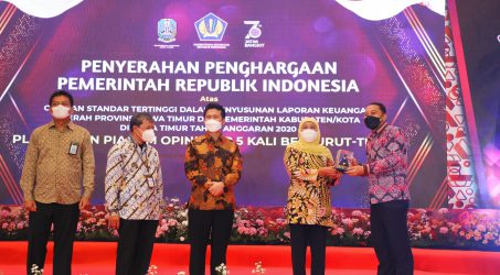 Sembilan Kali Berturut-turut Raih Opini WTP, Pemkot Surabaya Terima Penghargaan dari Pemerintah Pusat