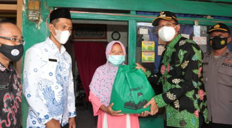 Cek Penyaluran Bansos, Bupati Gus Muhdlor : Silahkan Melapor ke Lurah Bila Belum Menerima