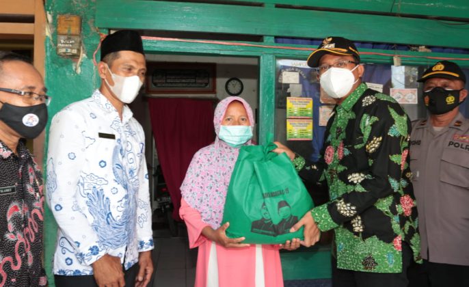 Cek Penyaluran Bansos, Bupati Gus Muhdlor : Silahkan Melapor ke Lurah Bila Belum Menerima